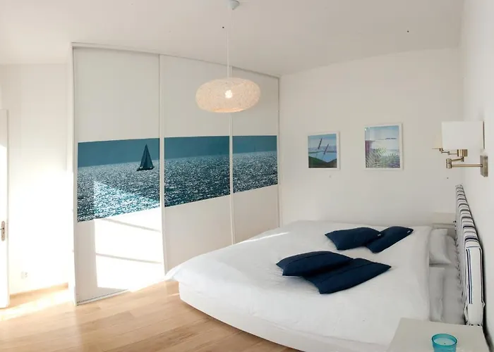 스타일리쉬 씨어터 아파트먼트 *