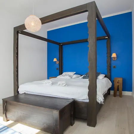 Stylish Theatre Апартаменти