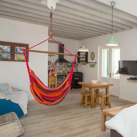 Stylish Theatre Апартаменти *